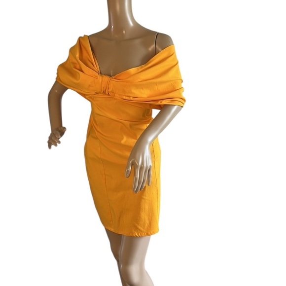 Zara dress,NWT,
Yellow floral bow ,3D, side sleeves,asymmetrical bright yellow - Picture 3 of 16